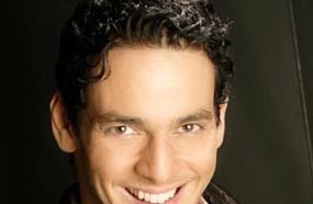 الفنان الشاب خالد أبو النجا