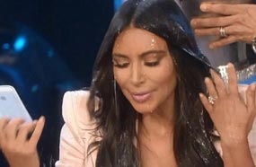 كيم كارداشيان التقطت Selfie مثالية خلال &quot;تحدي الثلج&quot;