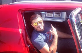 خالد سليم أمام الأستوديو