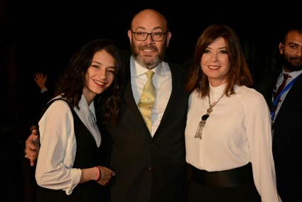 منال سلامة وزوجها عادل أديب وابنتهما