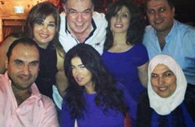 فيفي عبده وعائلتها مع العروس