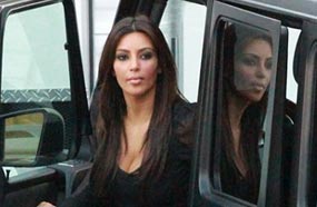 كيم كارداشيان تكشف عن شراستها وقوتها مع سيارتها ذات الدفع الرباعي المرسيدس بينز " G63 "