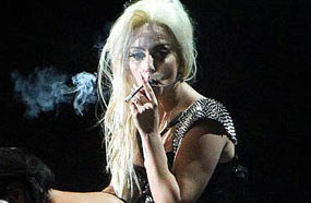 جاجا بالسيجارة