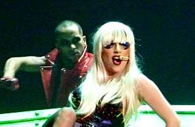 ليدي جاجا أثناء الحفل