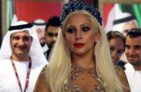 ليدي جاجا تحاول الاحتشام احتراما لتقاليد دبي