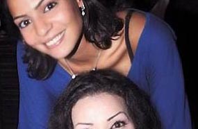 الفنانة ليلى غفران وابنتها هبة العقاد