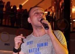 لؤي في الحفل