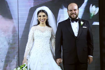 محمد عبد الرحمن وعروسه في حفل زفافهما