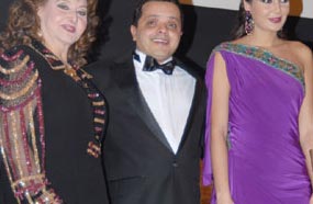 الفنانة ليلى طاهر ومحمد هنيدي وسيرين عبد النور في العرض الخاص