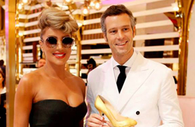 مايا مع مصمم الاحذية الايطالي البيرتو مورتي