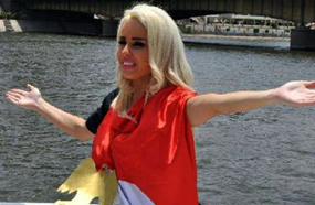 منار ترتدي علم مصر في الكليب