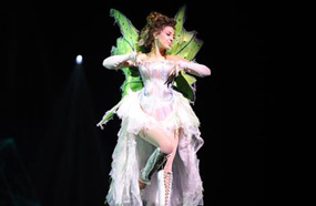 ميريام تحلق في الاستعارض