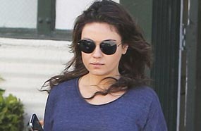 ميلا كونيس بدت زائدة في الوزن بعد حملها