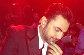 محمد كريم يراجع نص الحلقة المباشرة الأولى من The Voice