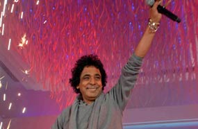 محمد منير يختتم مؤتمر الأورام