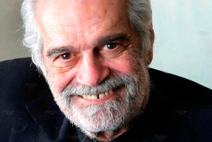 عمر الشريف:  الاسم الحقيقي هو ميشيل شلهوب، وفي عام 1955 ارتبط بالفنانة فاتن حمامة، وقرر تغير اسمه وتزوج منها.