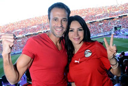 يوسف الشريف وحرمه المؤلفة إنجي علاء