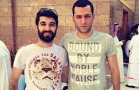 مراد مع أحد محبيه في المدينة المنورة