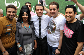 مصطفى كامل بين أنصاره خلال الانتخابات