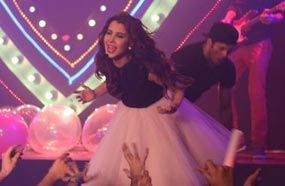 نانسي عجرم في لقطة من الكليب