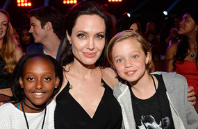 أنجيلينا جولي مع ابنتيها في حفل Nickelodeon 2015