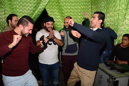 أنور يرقص مع توتا