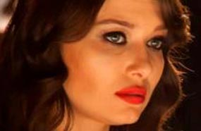 نورجول يشيلتشاي في فيلم &quot;الحب أحمر&quot;