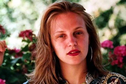 نشرت الممثلة شيرين رضا صورة من فترة شبابها وهي الفترة التي كانت تظهر فيها كفتاة إعلانات، وعلق متابعيها على الصورة مشيدين بجمالها ورقتها.