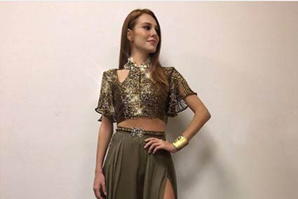 إلتشين سانجو في العرض الأول لأحدث أفلامها بإطلالة مميزة ومتناسقة وتليق بلون بشرتها.