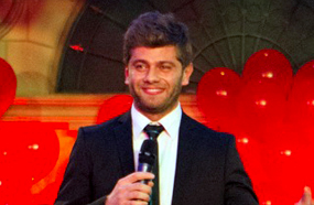 ربيع بارود غنى في حفل بمشاركة نجوى كرم.