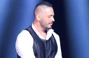 رامى عياش يرقص في البرنامج بقصة شعر جديدة