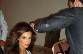 رانداأثناء استعدادها للحفل