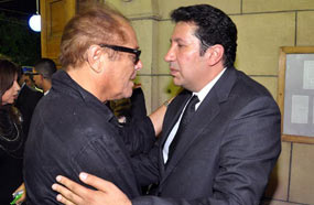 محمود عبد العزيز يقدم واجب العزاء