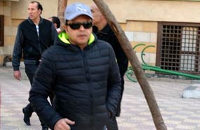 محمد هنيدي يصل هنيدي في جنازة والد خالد الصاوي