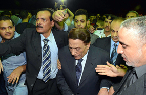 عادل إمام لحظة وصوله 