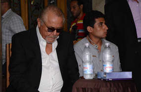 محمود عبد العزيز في سرادق العزاء