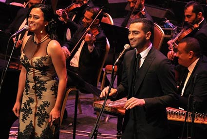 وقدم الشرنوبي في وصلته بصحبة أمينة أغنية اللقاء الثاني تلاها غناؤه لأغنية تتر مسلسل "غوايش"، و"عارفة" والتي قام بإعادتها مرتين بناء على طلب الجمهور