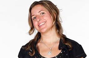 المتسابقة الأمريكية أبهرت الجميع بغنائها بالعربية