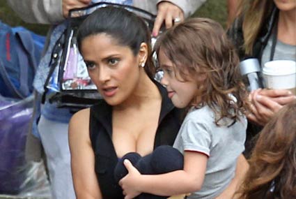 سلمى حايك مع ابنتها &quot;فالنتينا&quot;