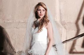 شاكيرا بفستان الزفاف في الكليب