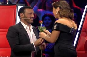 شيرين سعيدة بوردتها من كاظم الساهر