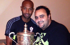 شيكو يحمل الكأس مع شيكابالا