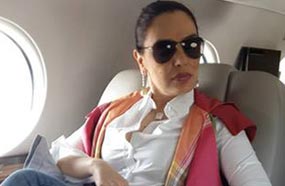 شيريهان في الطائرة الخاصة