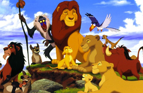 لم يكن من المقرر أن يحمل الفيلم اسم "الأسد الملك" The Lion King، بل كان اسمه الأصليThe King of The Jungle، وتم تغييره لأن شركة "ديزني" المنتجة له أدركت بالبحث أن الأسود لا تعيش في الأدغال وموطنها هو الغابات