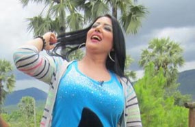 سمية خلال تصويرها البرنامج