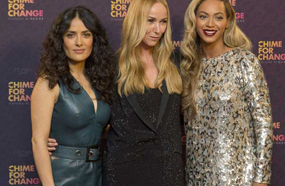 بيونسية وسلمى حايك على سجادة استقبال الحفل