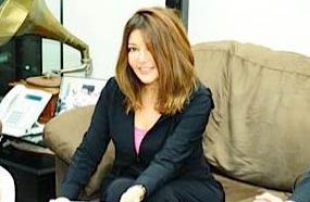 سميرة سعيد تتوسط فراس خشمان وسالم الهندي خلال التعاقد مع &quot;روتانا&quot;