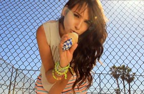 ساندي في لقطة من كليب &quot;روحوا قولوله&quot;