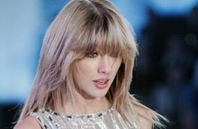 تايلور سويفت في عرض &quot;فيكتوريا سيكريت&quot;