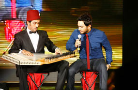 تامر يغني وأحمد عصام يعزف